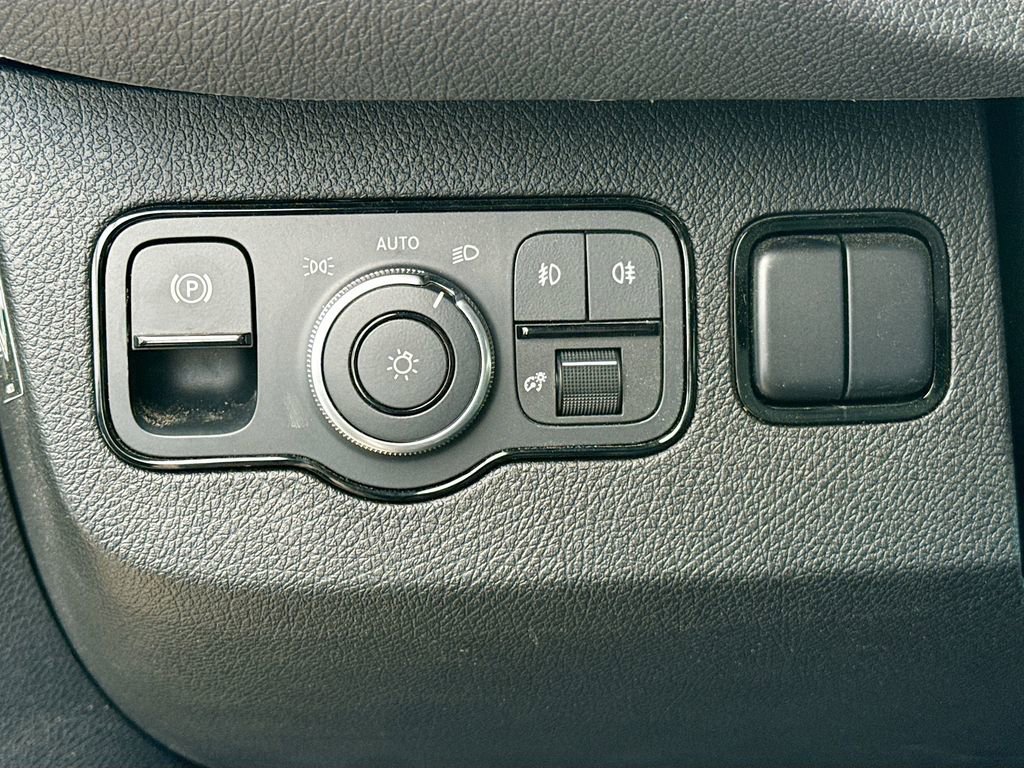 Used 2022 Mercedes-Benz Sprinter 2500 image 10