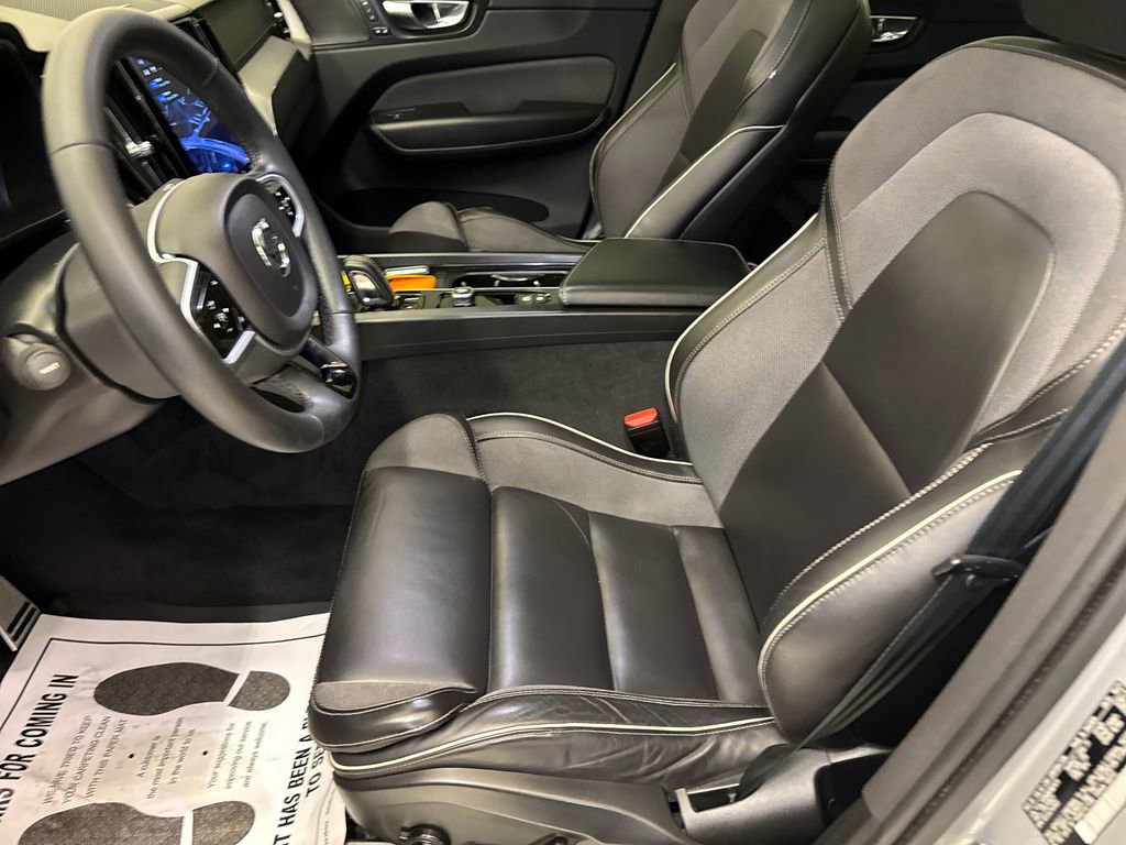 Used 2022 Volvo XC60 B5 R-Design w/ Protection Package Premier image 18