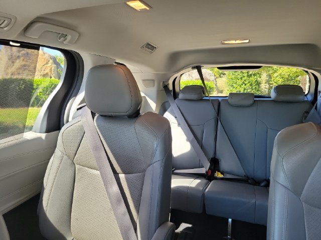 Used 2023 Toyota Sienna Limited FWD image 18
