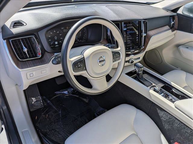 Used 2021 Volvo XC60 T6 Momentum image 10