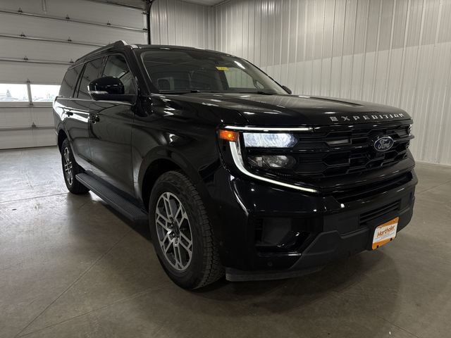 Used 2025 Ford Expedition Active AWD/4WD image 2