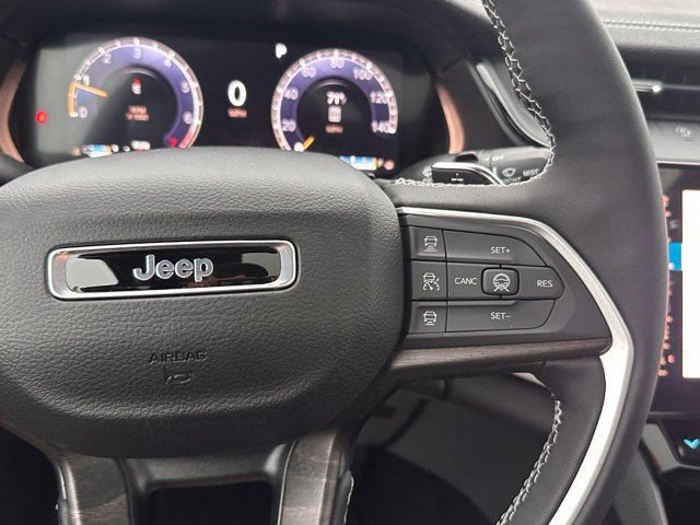 Used 2025 Jeep Wagoneer Series III w/ Premium Group I AWD/4WD image 24