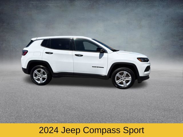 Used 2024 Jeep Compass Sport image 3