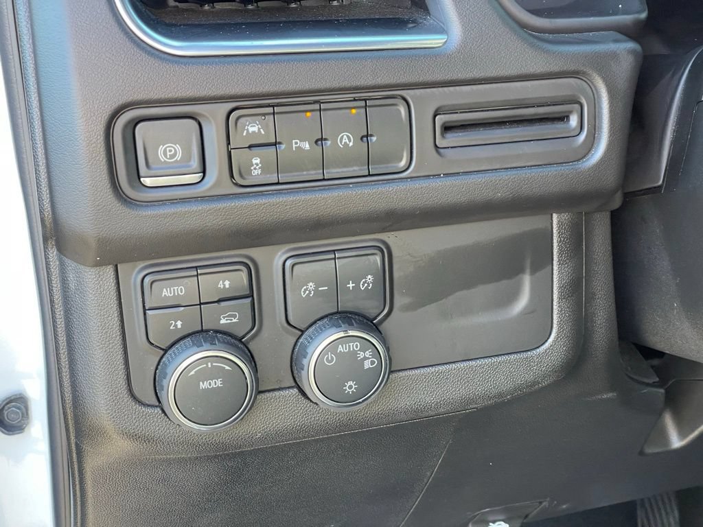 Used 2024 Chevrolet Suburban LT AWD/4WD image 15