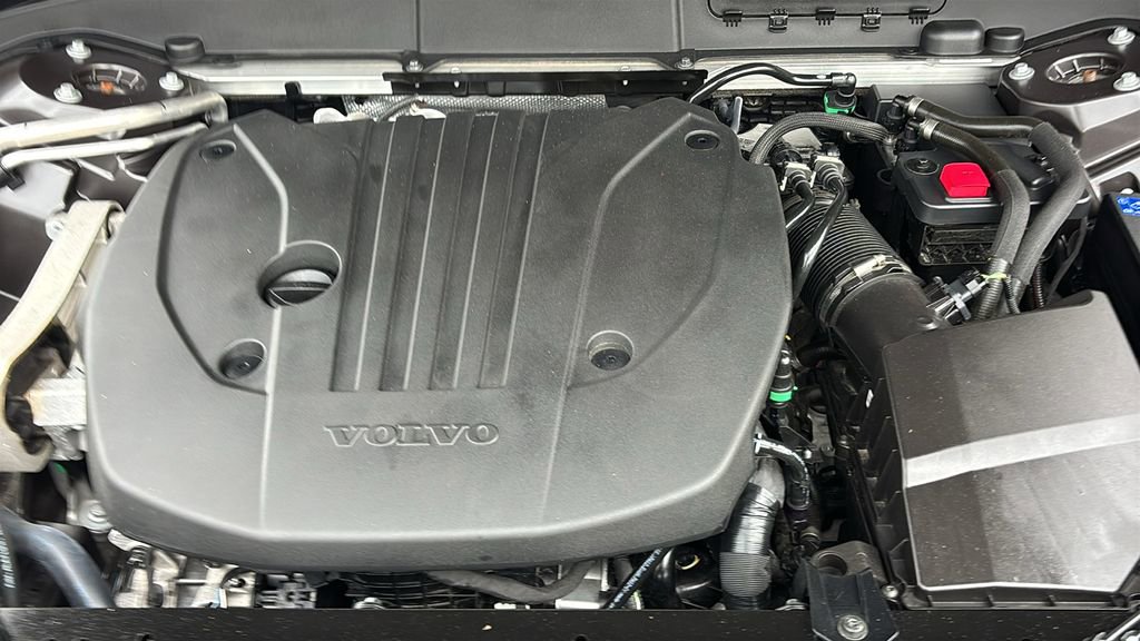 Certified 2025 Volvo XC60 B5 Plus AWD/4WD image 32