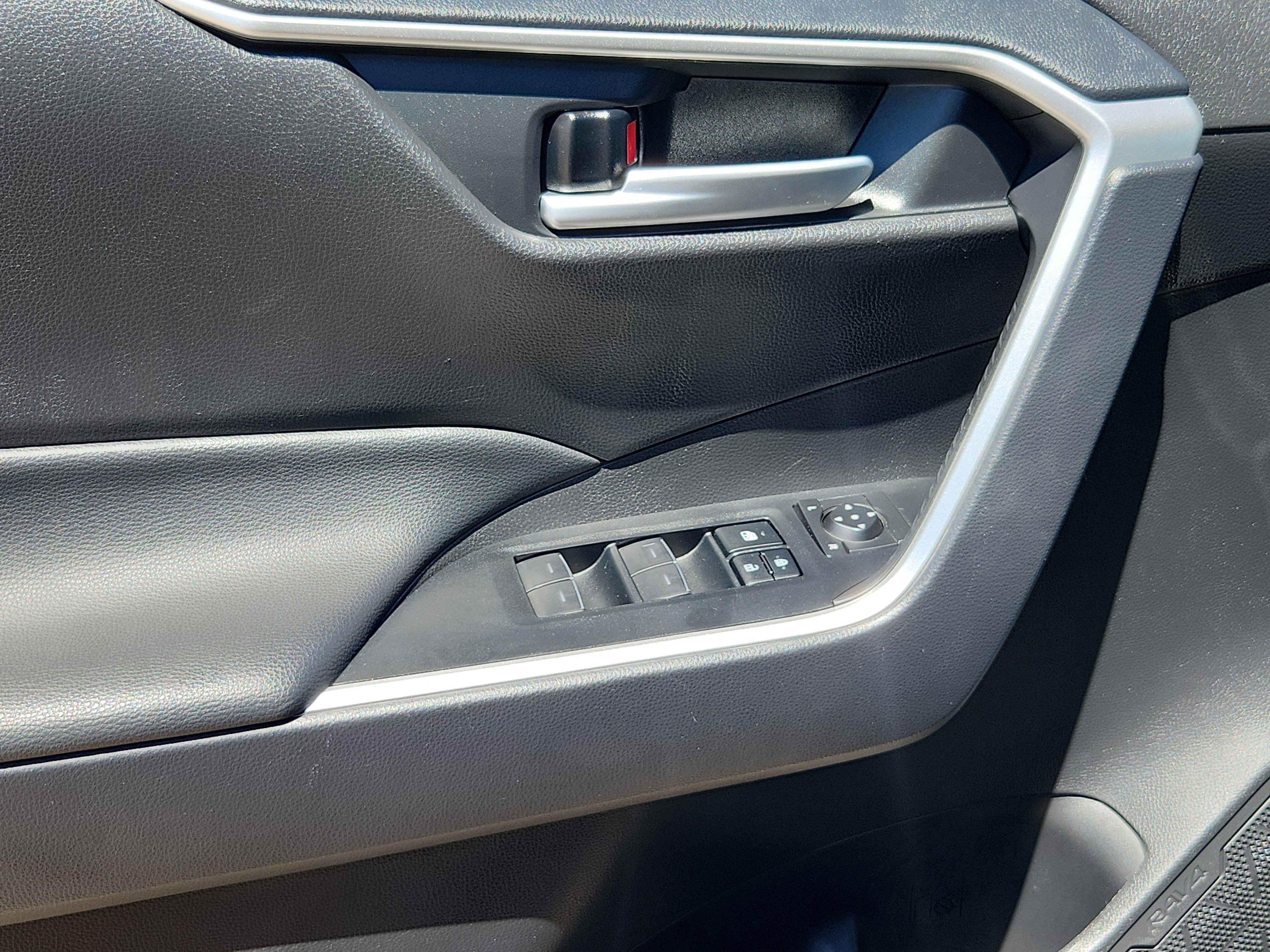 Used 2025 Toyota RAV4 XLE AWD/4WD image 7