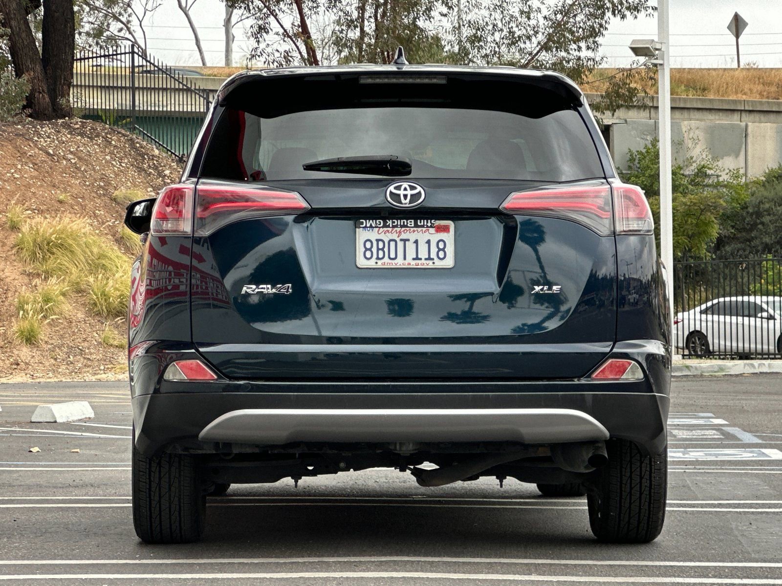 Used 2018 Toyota RAV4 XLE w/ Preferred Accessory Package image 4