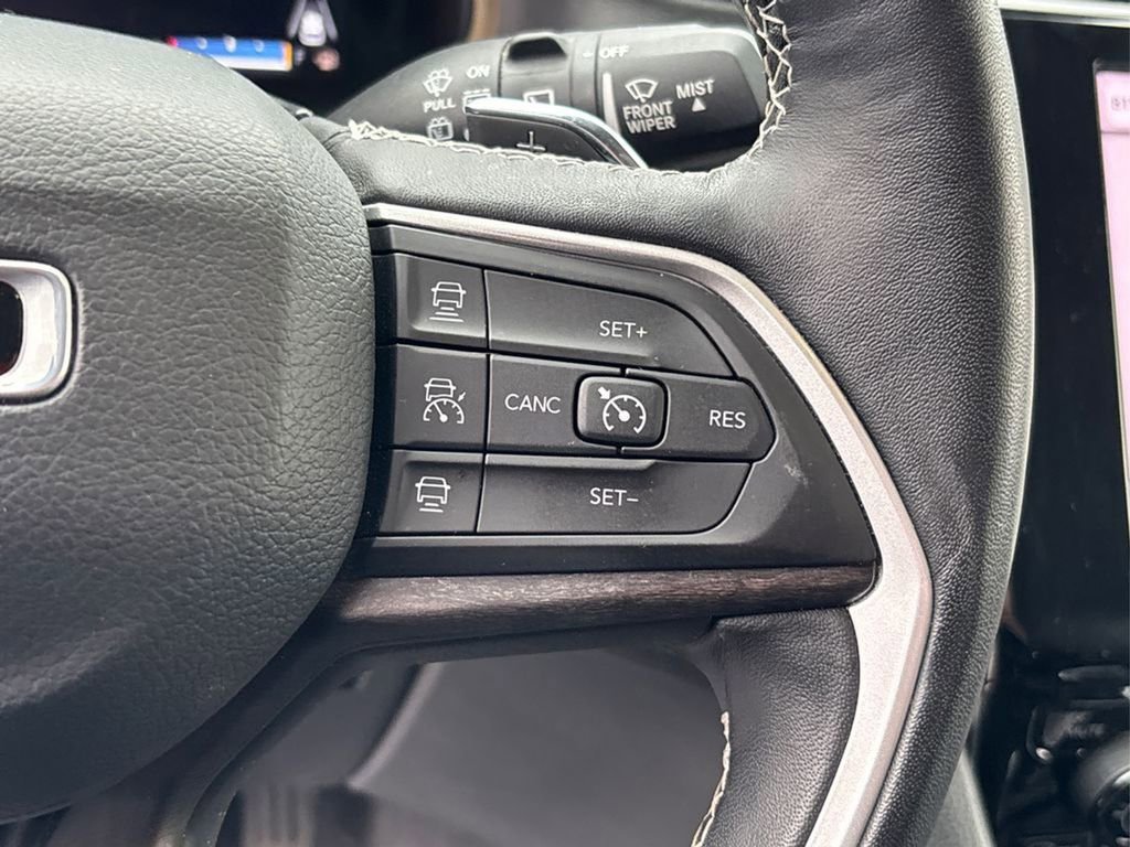 Used 2022 Jeep Grand Cherokee L Limited AWD/4WD image 29