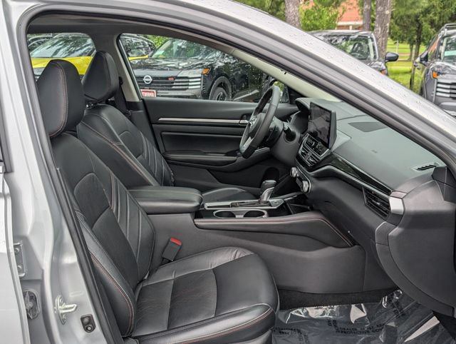 Used 2024 Nissan Altima 2.5 SR w/ SR Premium Package FWD image 11