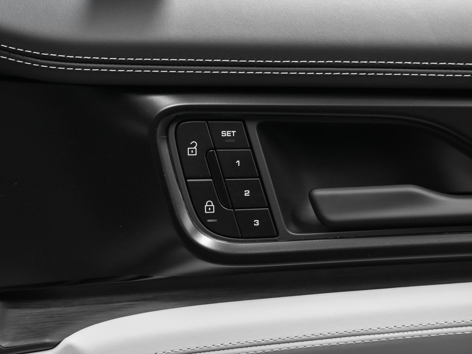 Certified 2026 Porsche Panamera 4 E-Hybrid AWD/4WD image 23