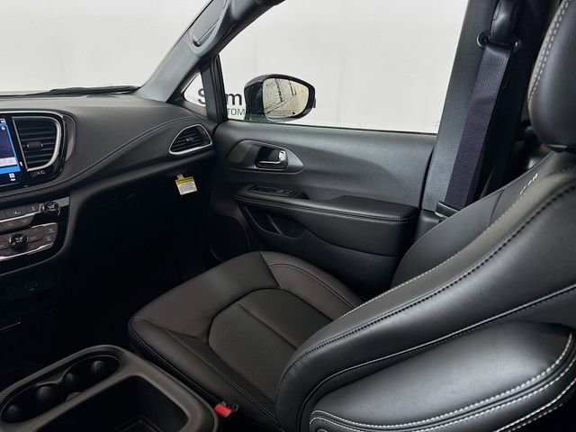 New 2026 Chrysler Pacifica Select w/ S Appearance Package image 21