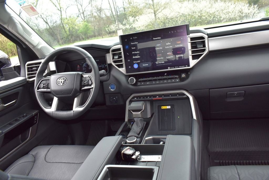 Used 2024 Toyota Tundra Limited AWD/4WD image 35