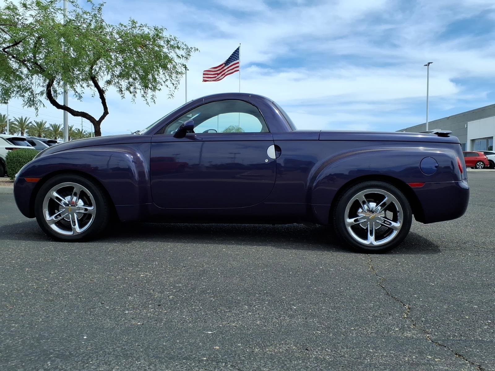 Used 2004 Chevrolet SSR w/ Preferred Equipment Group RWD image 4