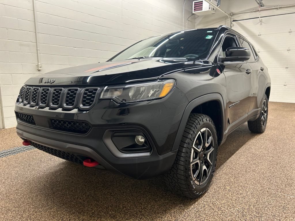 Used 2025 Jeep Compass Trailhawk AWD/4WD image 5