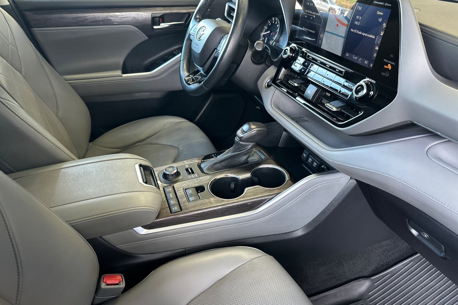 Used 2021 Toyota Highlander Platinum image 16