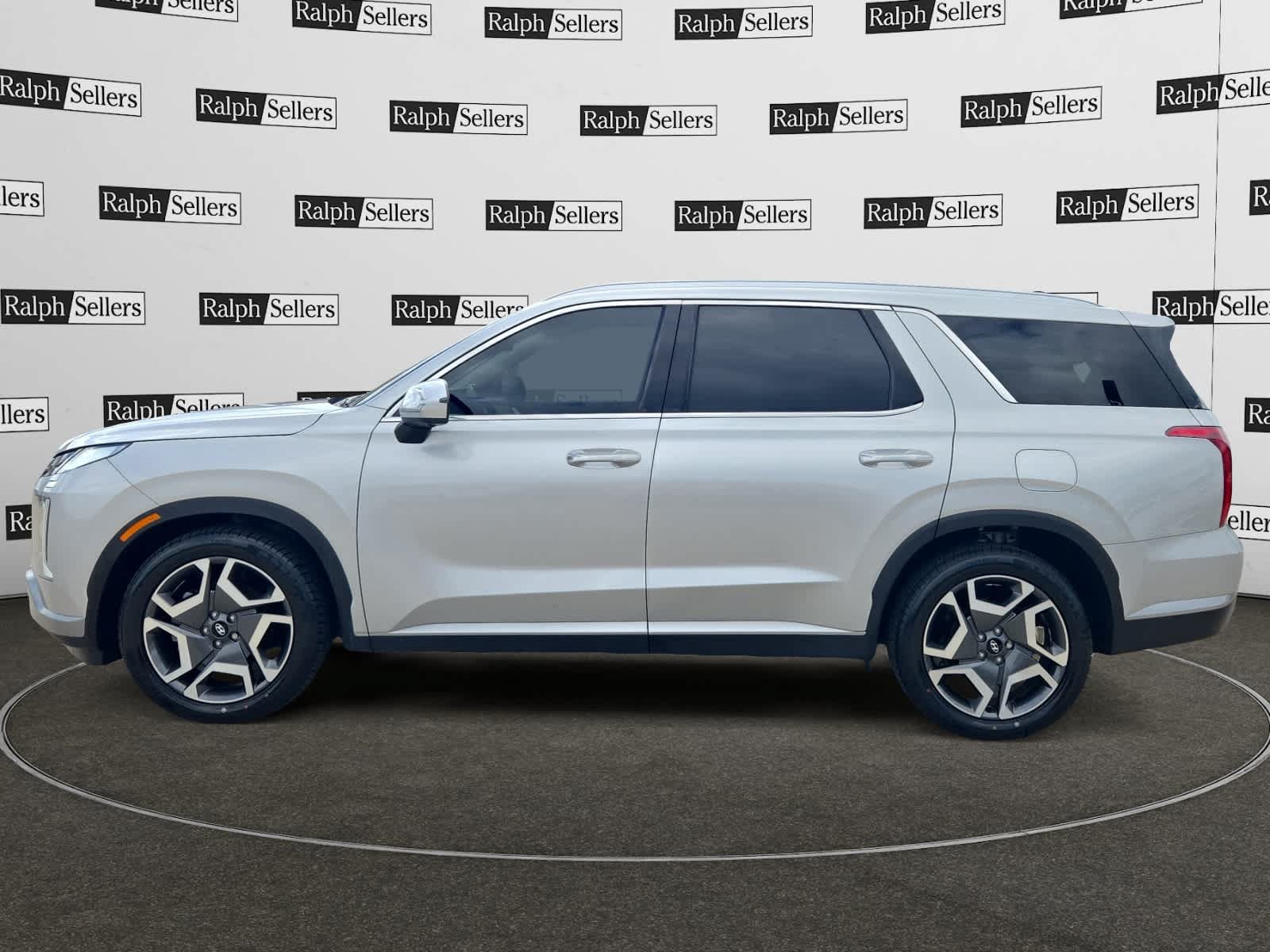 Used 2024 Hyundai Palisade SEL w/ Premium Package FWD image 3