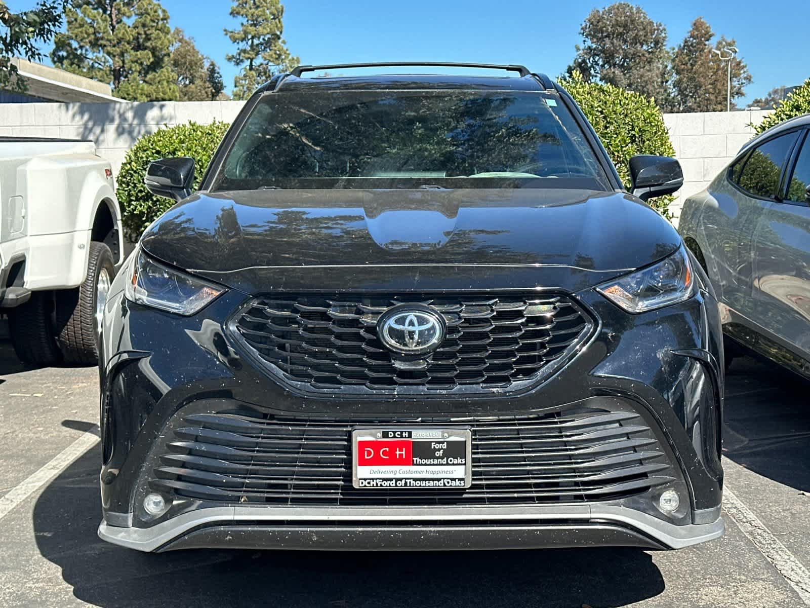 Used 2021 Toyota Highlander XSE FWD image 2