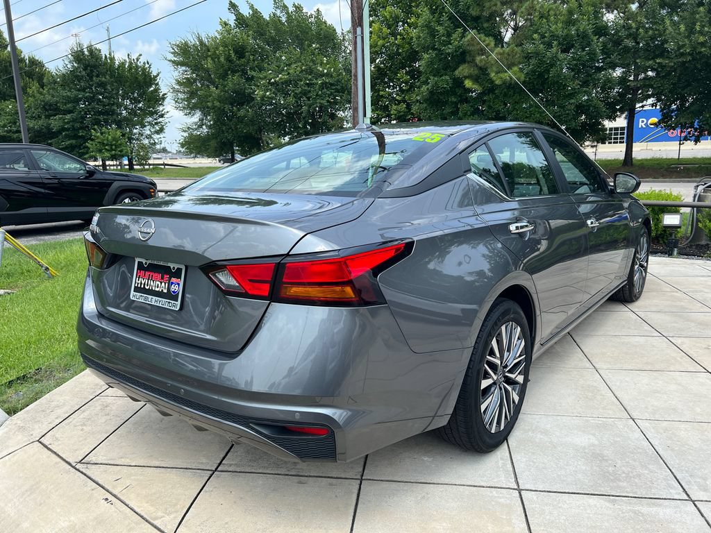 Used 2025 Nissan Altima 2.5 SV FWD image 11