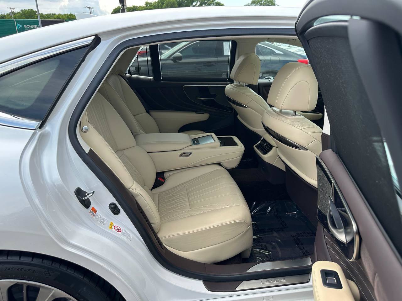 Used 2018 Lexus LS 500h AWD w/ Luxury Package image 32