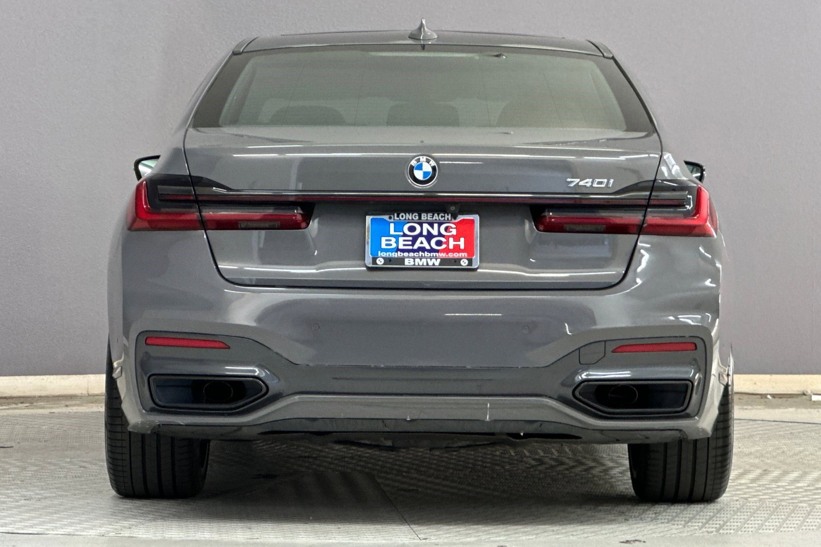 Used 2022 BMW 740i w/ M Sport Package RWD image 9