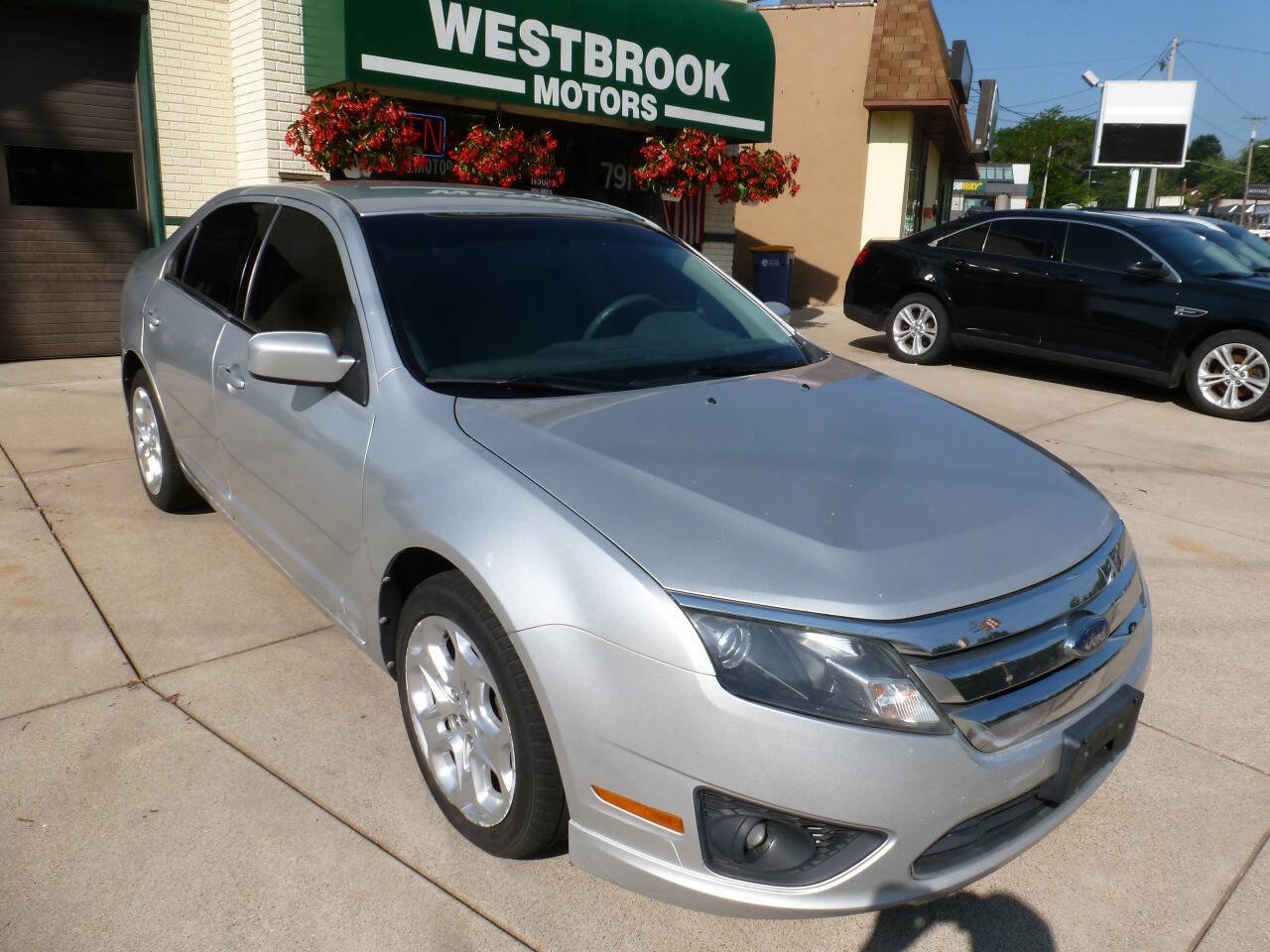 Used 2010 Ford Fusion SE FWD image 1