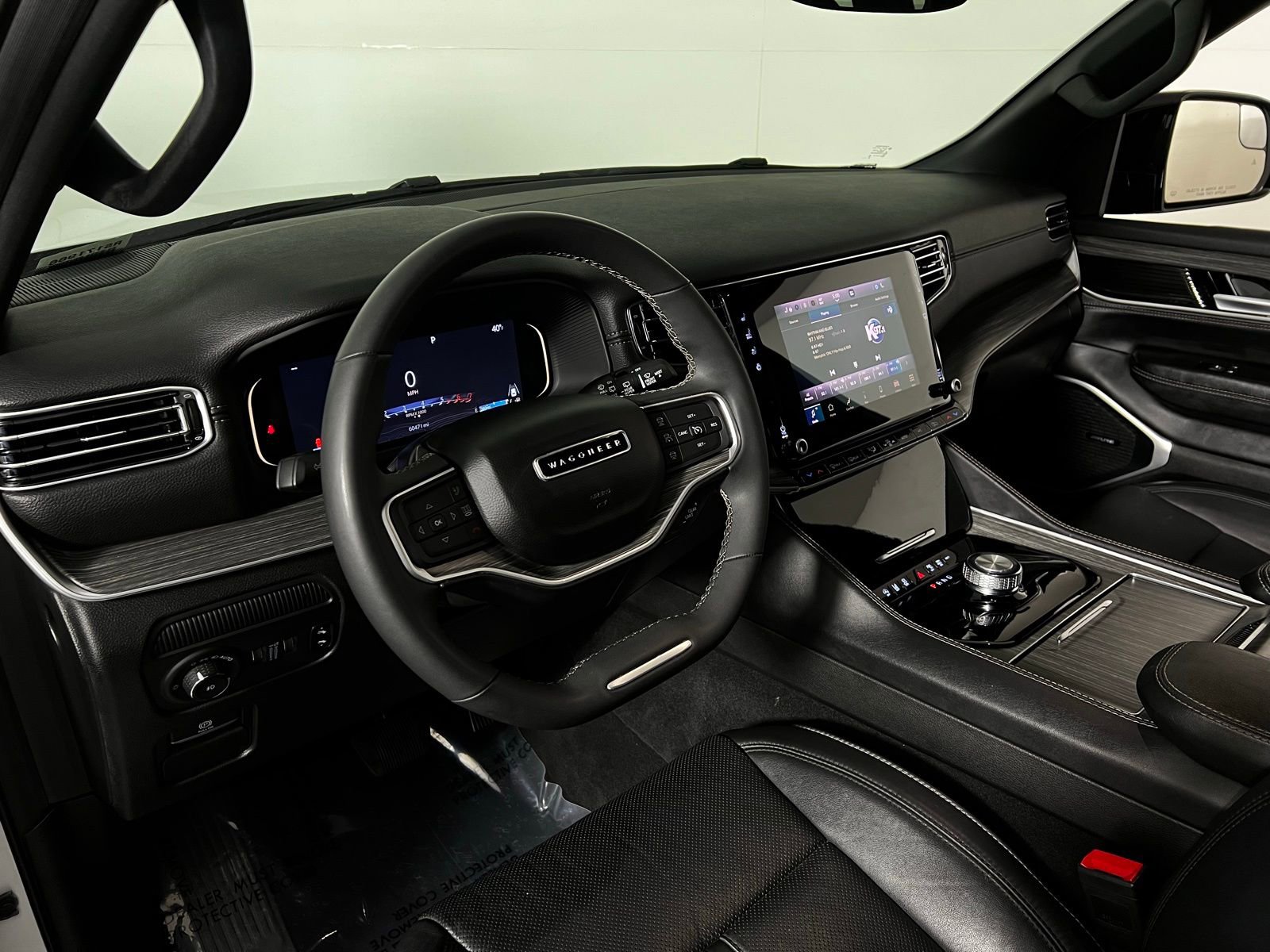 Used 2024 Jeep Wagoneer Series II w/ Flexible Seating Group image 12