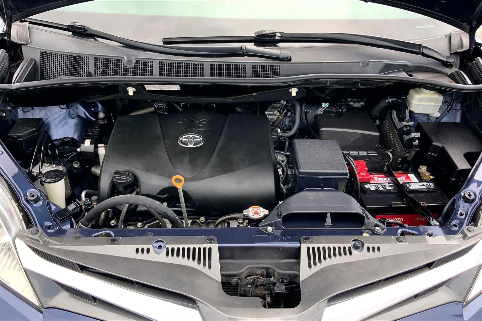 Used 2020 Toyota Sienna XLE Premium FWD image 31