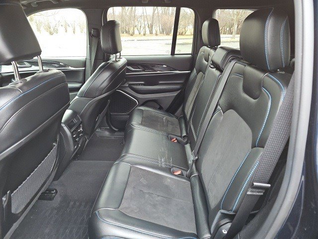 Used 2024 Jeep Grand Cherokee Trailhawk image 18