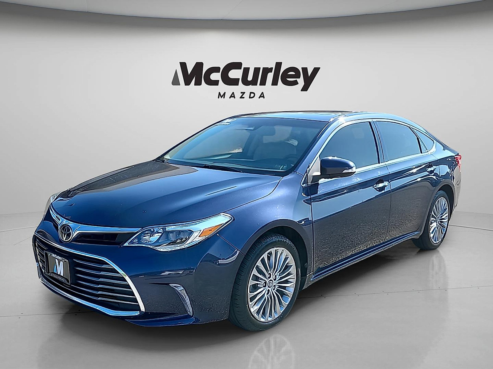 Used 2016 Toyota Avalon Limited w/ Toyota Safety Sense Package FWD image 3