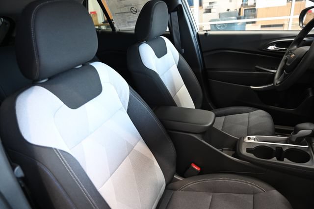 New 2026 Chevrolet Trax LS w/ LS Convenience Package FWD image 8