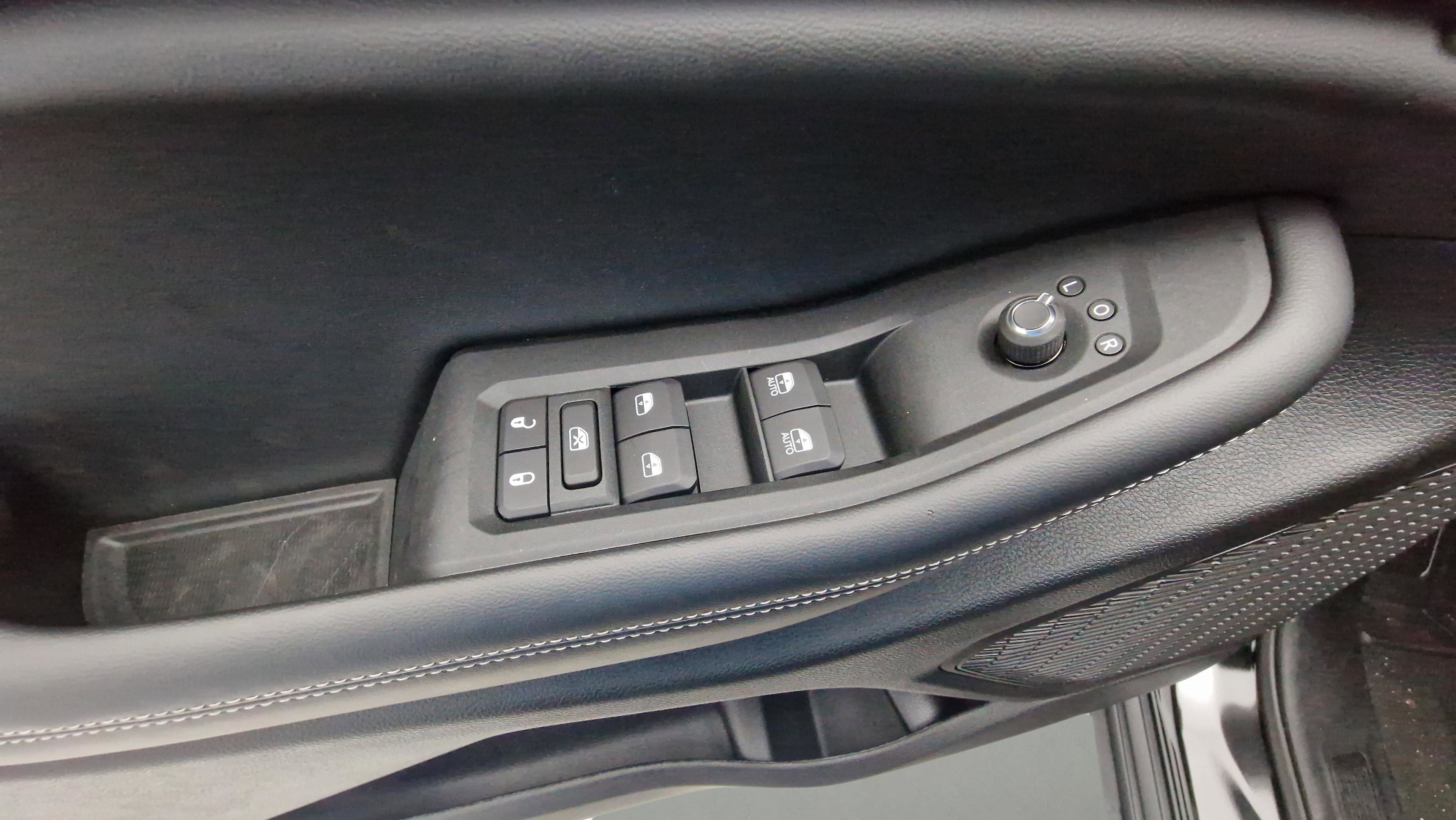 New 2025 Jeep Grand Cherokee Altitude image 15