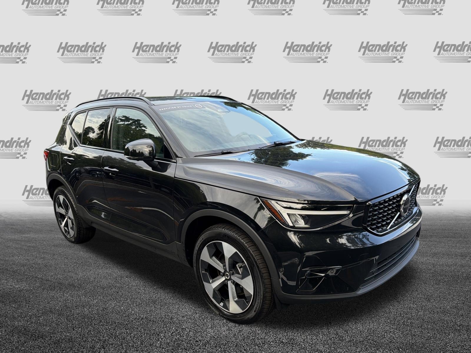 Certified 2026 Volvo XC40 B5 Plus AWD/4WD image 2