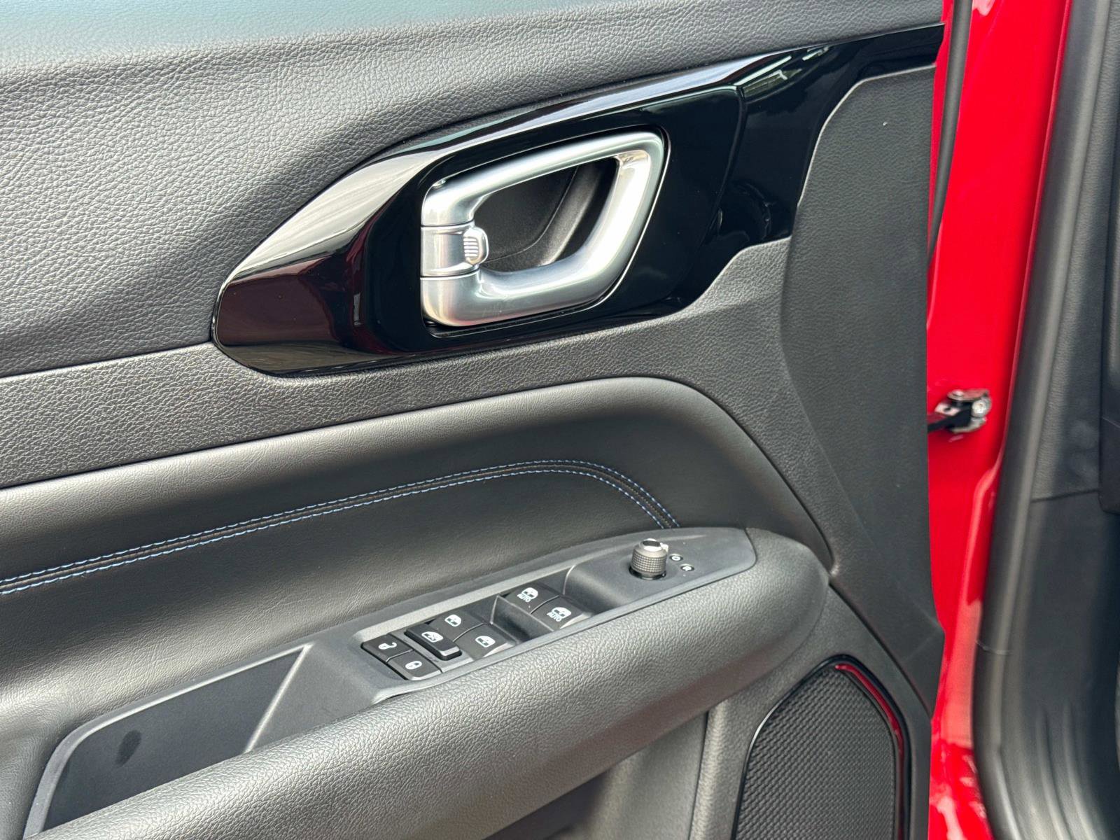 New 2026 Jeep Compass Latitude image 17