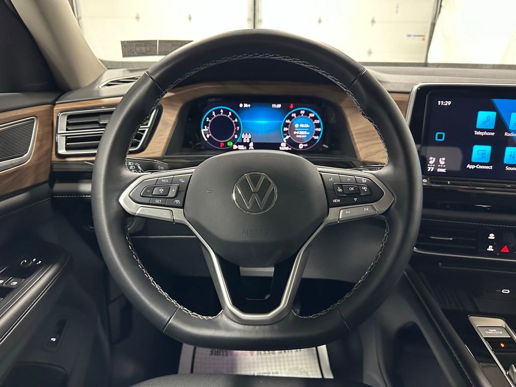 Used 2025 Volkswagen Atlas SE AWD/4WD image 18