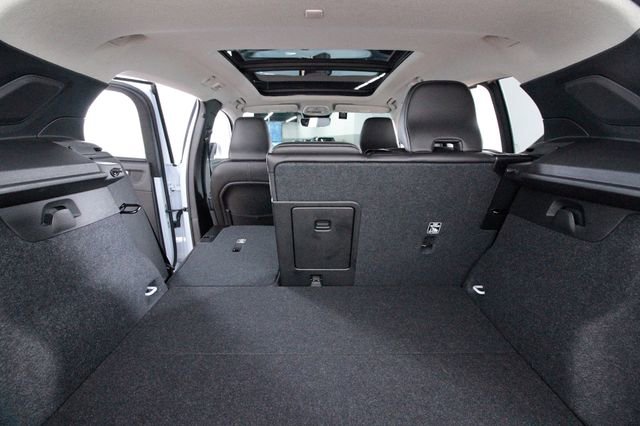 Certified 2025 Volvo XC40 B5 Ultra w/ Protection Package Premier image 28