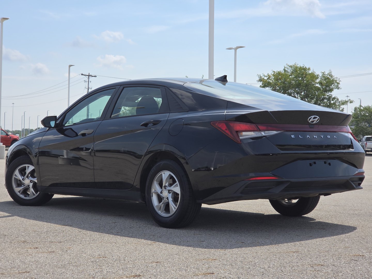 Used 2021 Hyundai Elantra SE FWD image 14