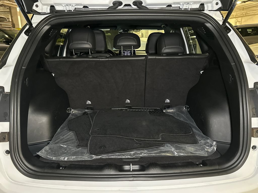 Used 2023 Jeep Compass Latitude AWD/4WD image 5