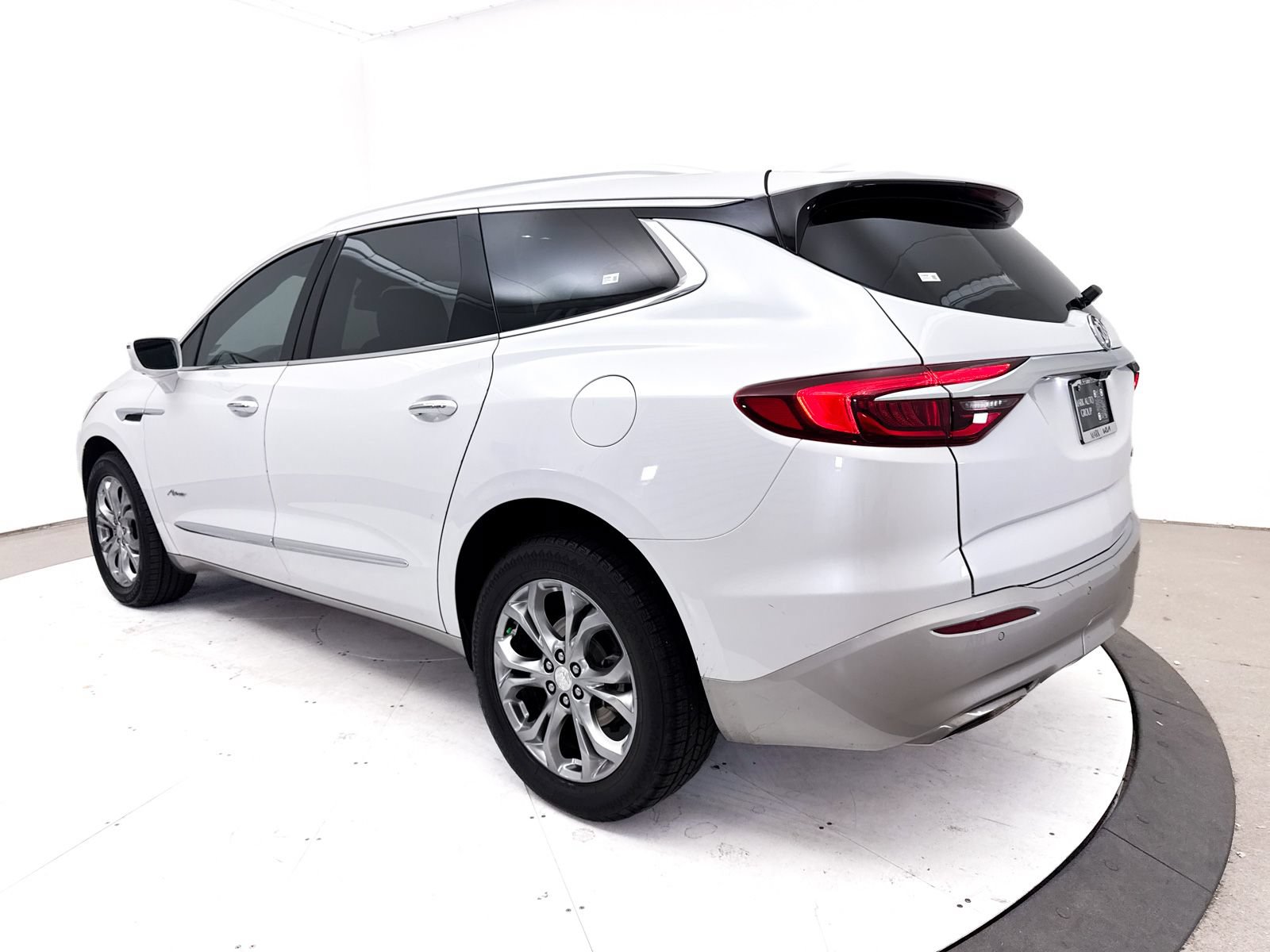 Used 2019 Buick Enclave Avenir w/ Avenir Technology Package FWD image 17