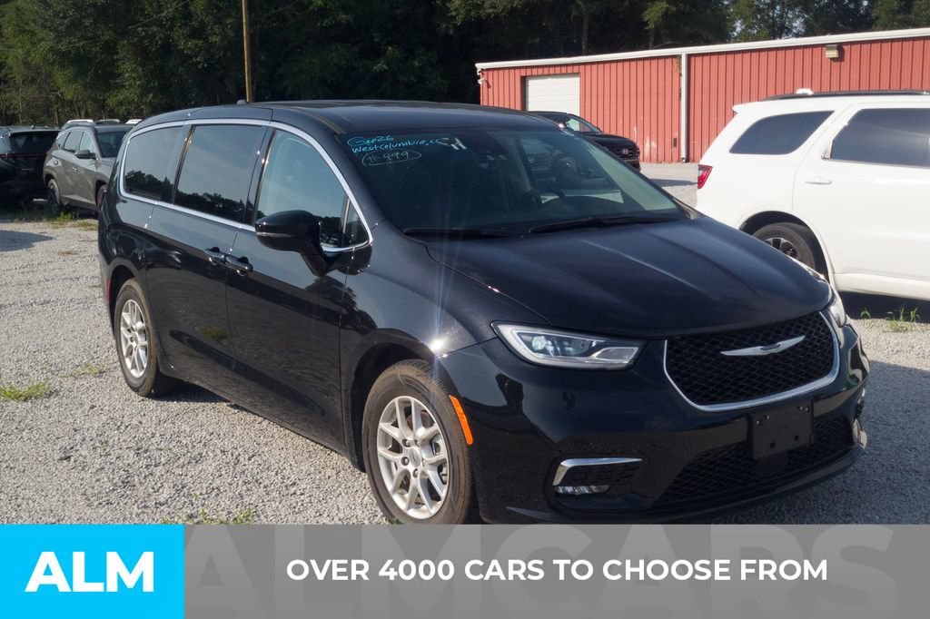 Used 2024 Chrysler Pacifica Touring-L FWD image 2