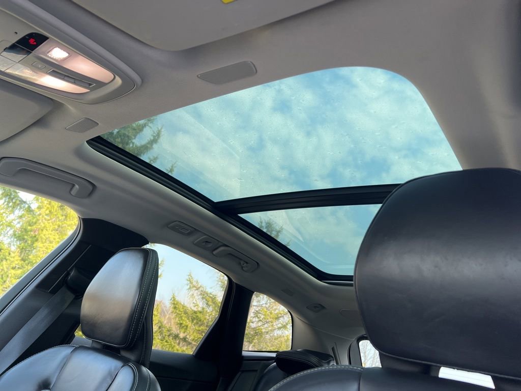 Used 2022 Volvo XC60 T8 Inscription image 11