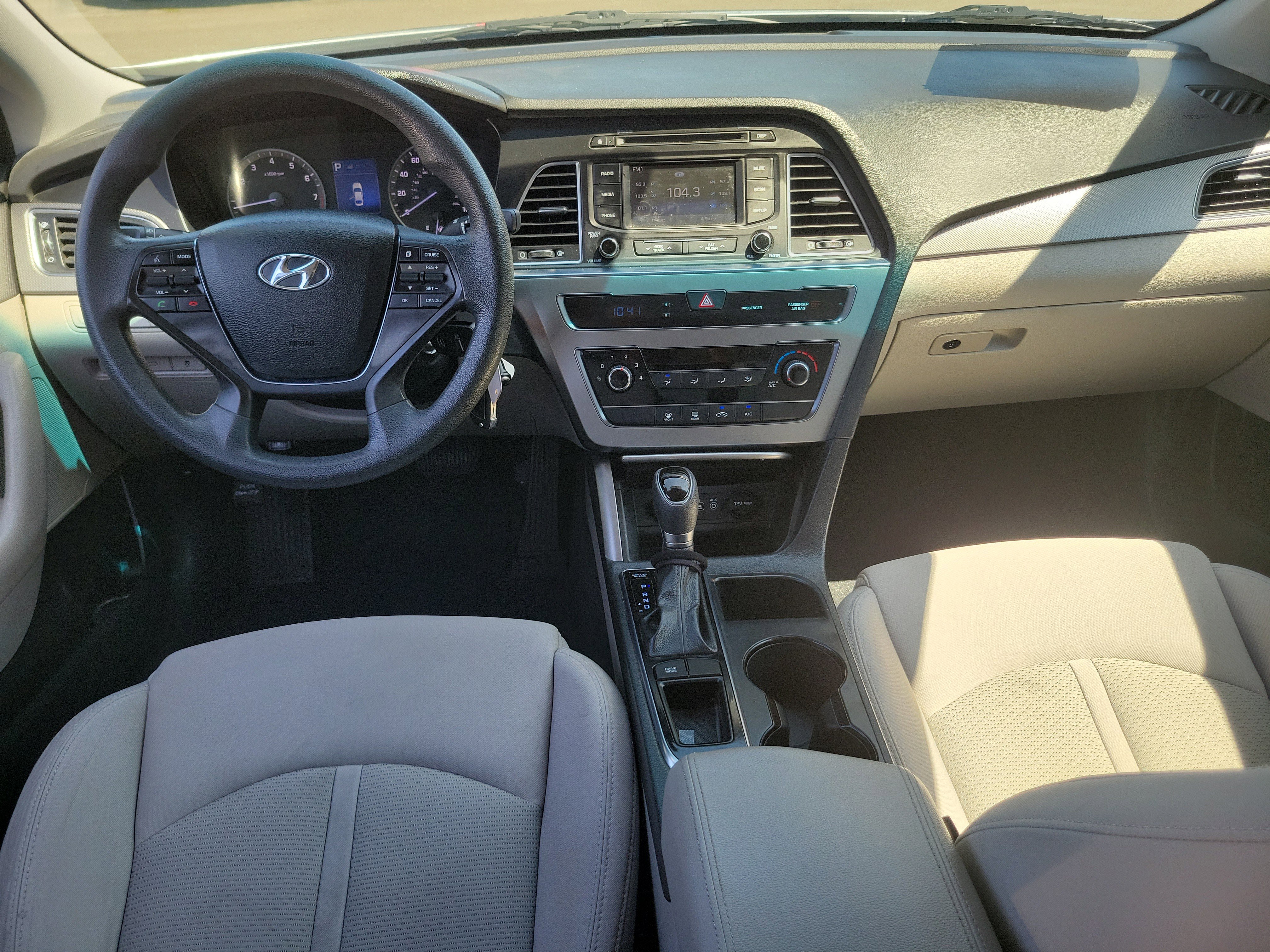 Used 2015 Hyundai Sonata SE w/ Option Group 02 image 9