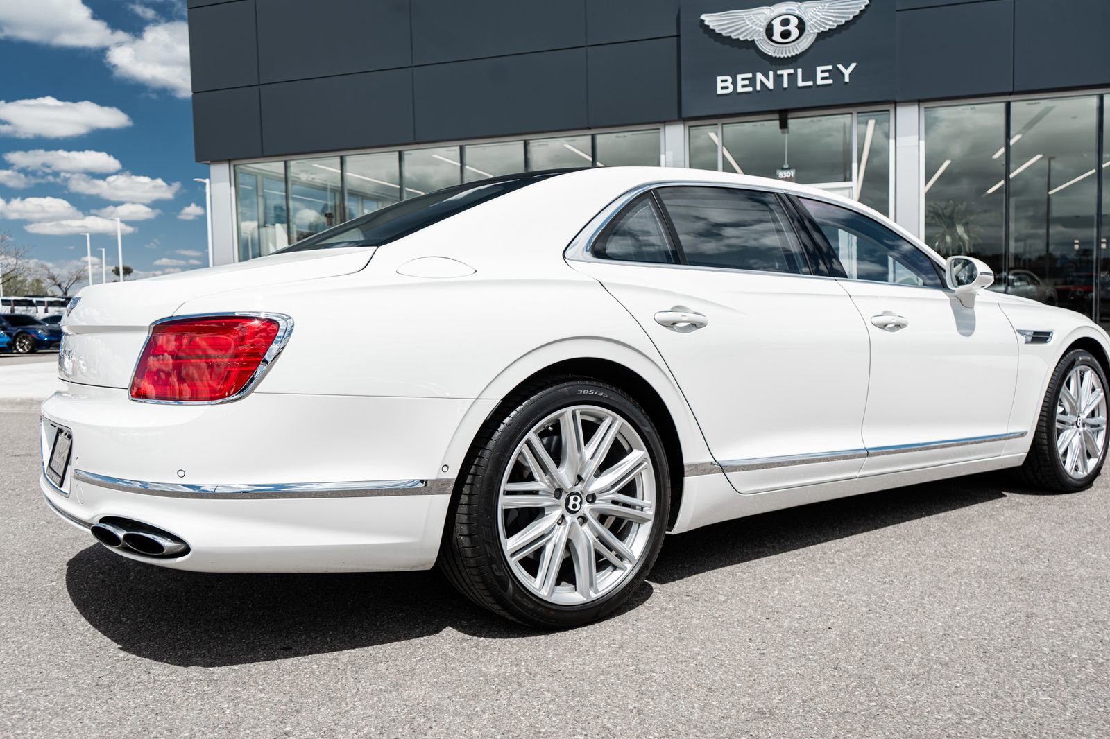 Used 2023 Bentley Flying Spur V8 AWD/4WD image 13