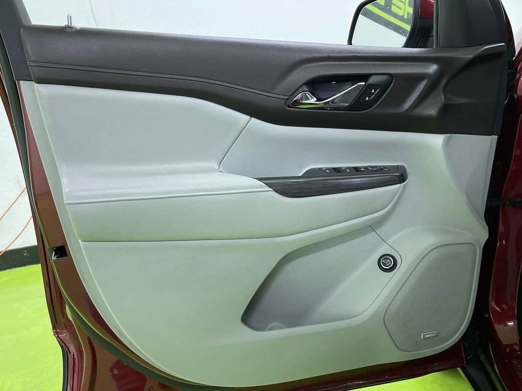 Used 2019 GMC Acadia SLT w/ LPO, Cargo Package image 16