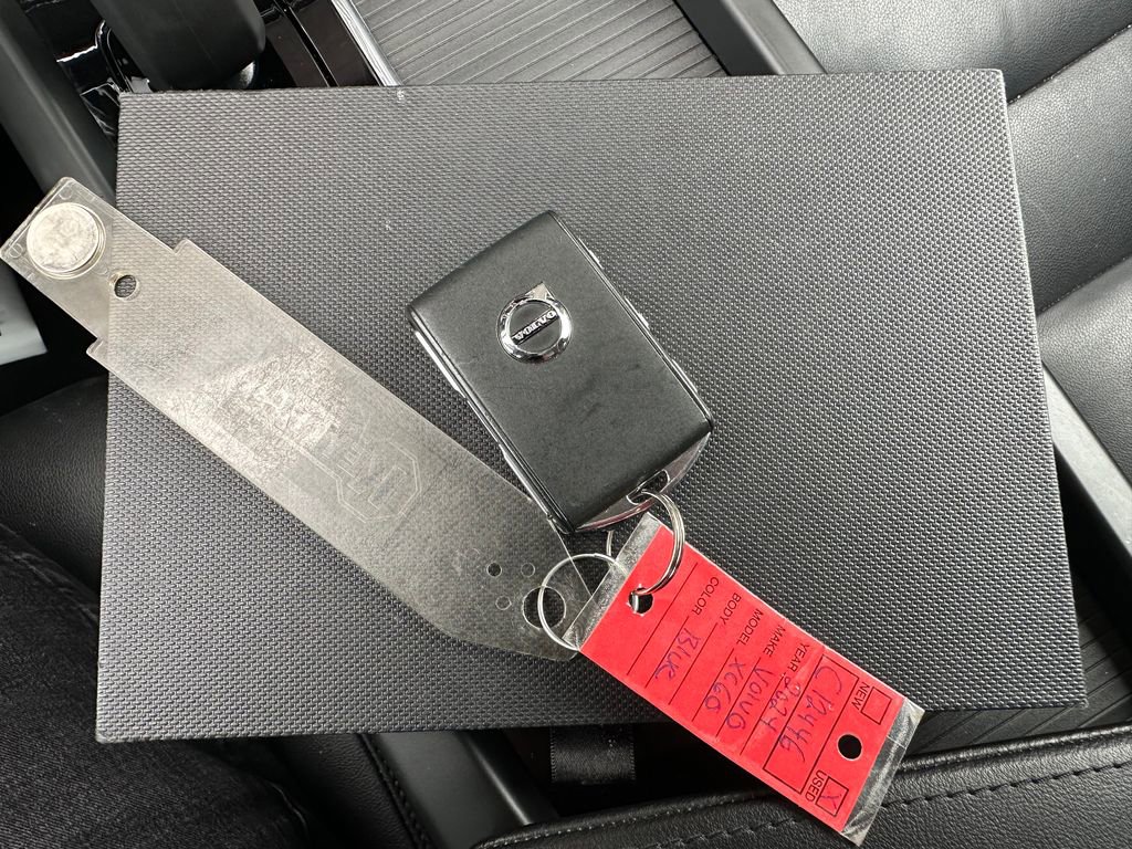 Used 2024 Volvo XC60 B5 Core image 10