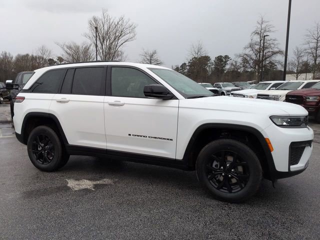 New 2026 Jeep Grand Cherokee Altitude RWD image 2