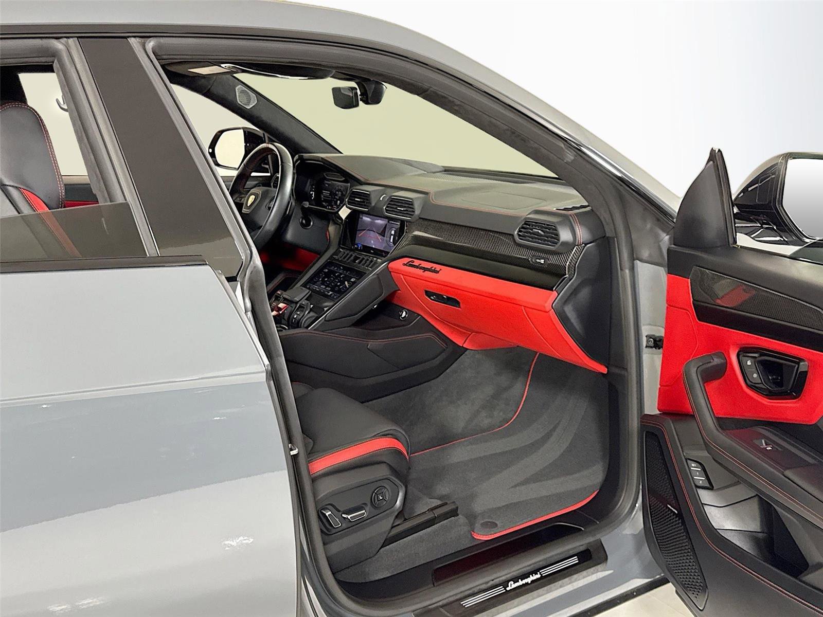 Used 2023 Lamborghini Urus S image 33