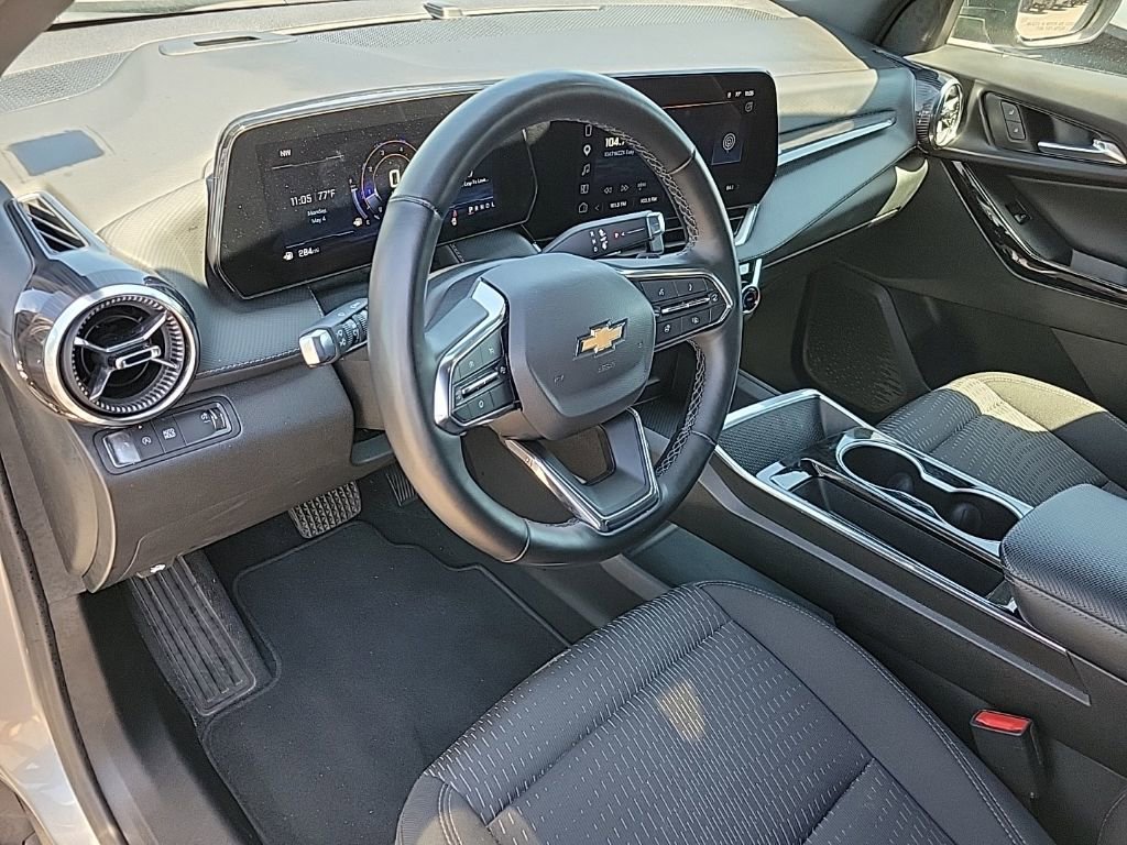 Used 2025 Chevrolet Equinox LT FWD image 9