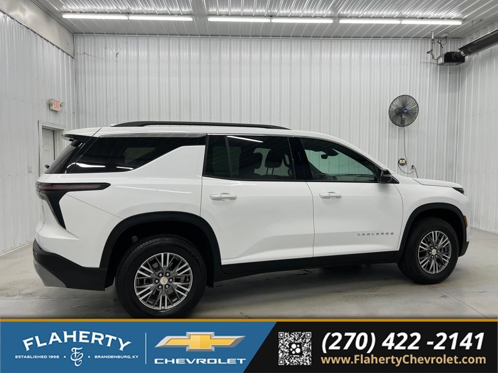 Used 2026 Chevrolet Traverse LT w/ Driver Confidence Package FWD image 2