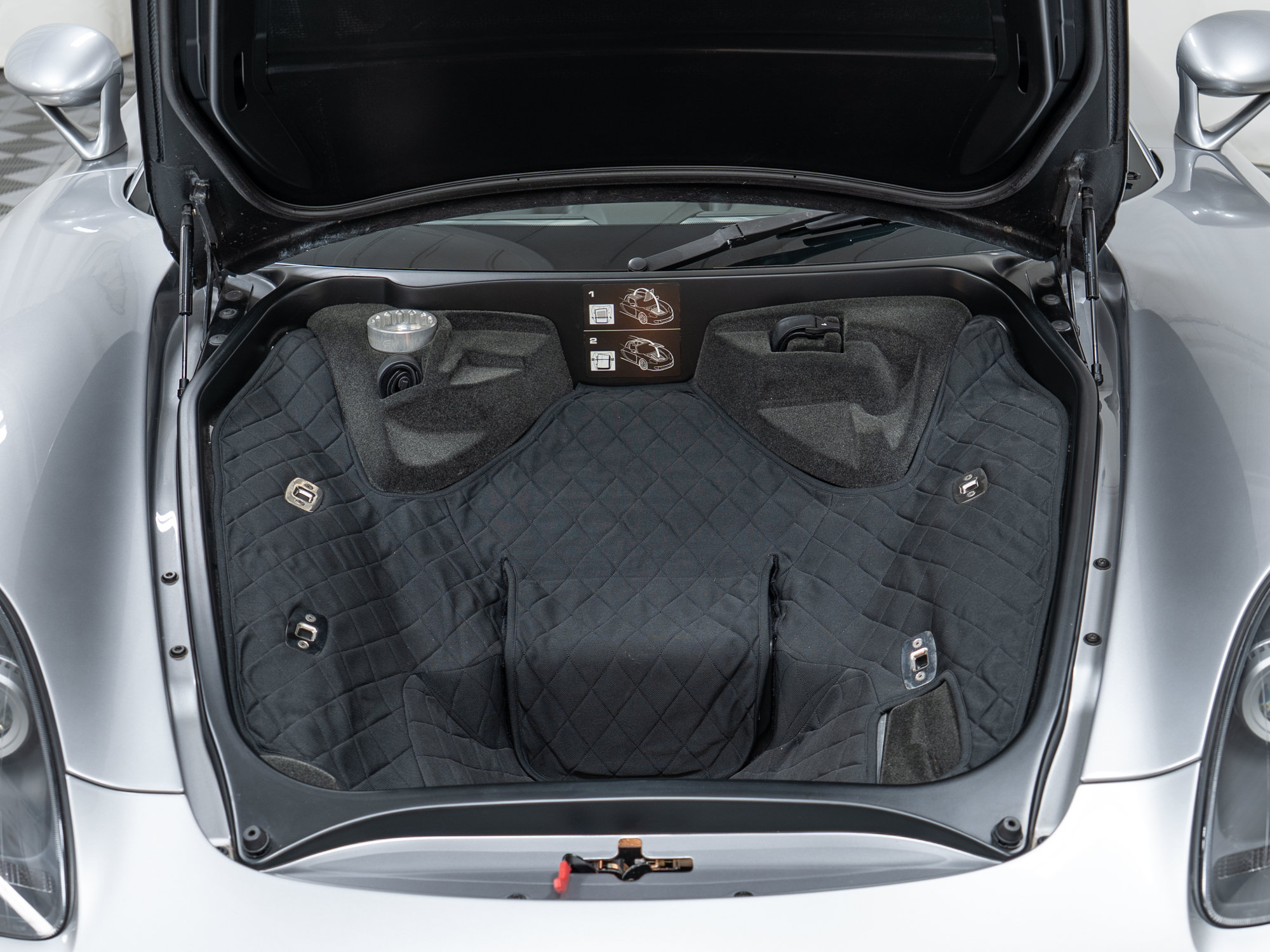 Used 2005 Porsche Carrera GT RWD image 12
