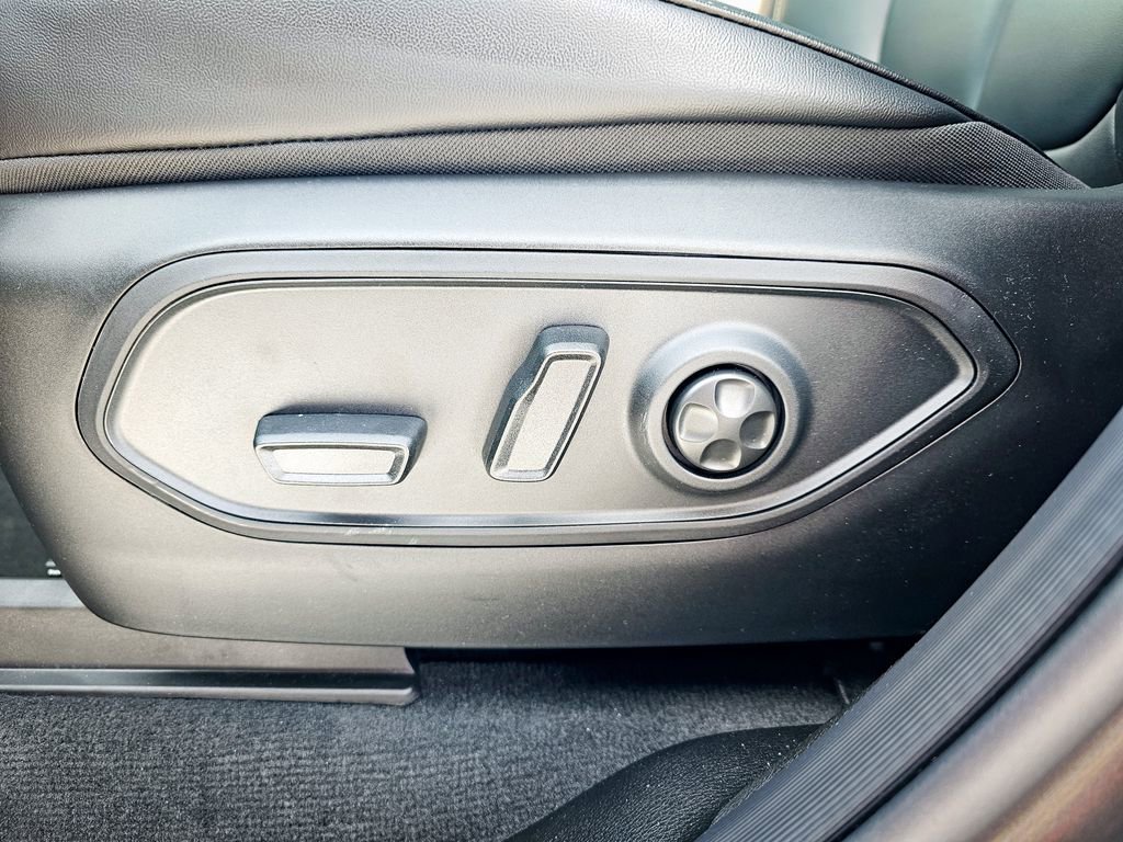 New 2025 Jeep Grand Cherokee L Limited w/ Black Appearance Package image 16